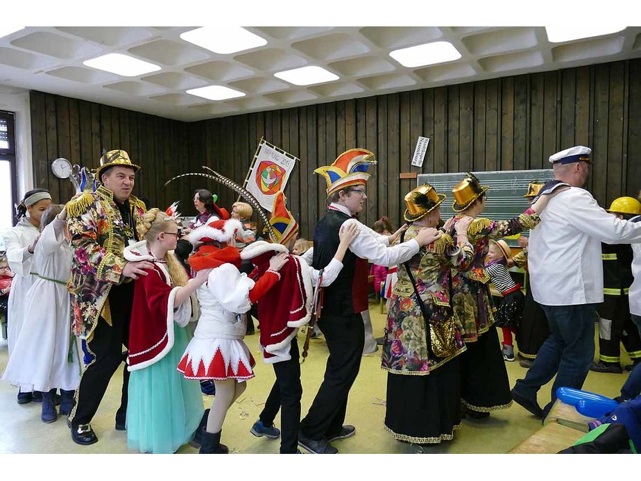 Naumburger Prinzenpaare mit Hofnarren besuchen den Kindergottesdienst (Foto: Karl-Franz Thiede)